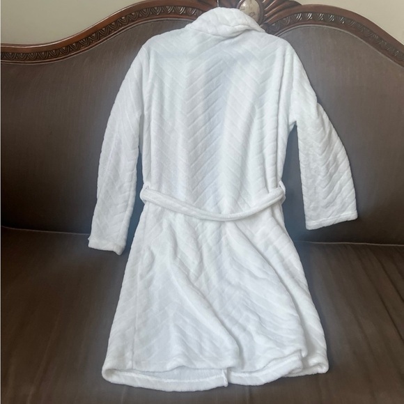 Ulta Beauty Plush White Robe - Picture 4 of 5